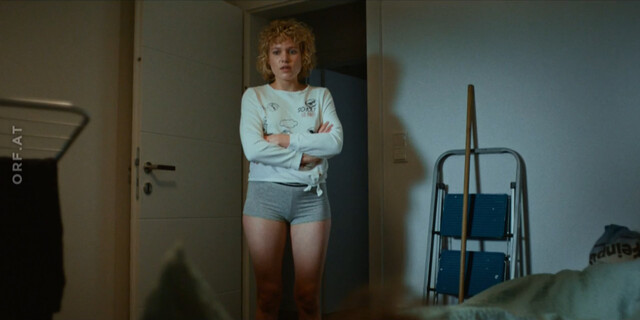 Julia Franz Richter sexy – Vier (2021)