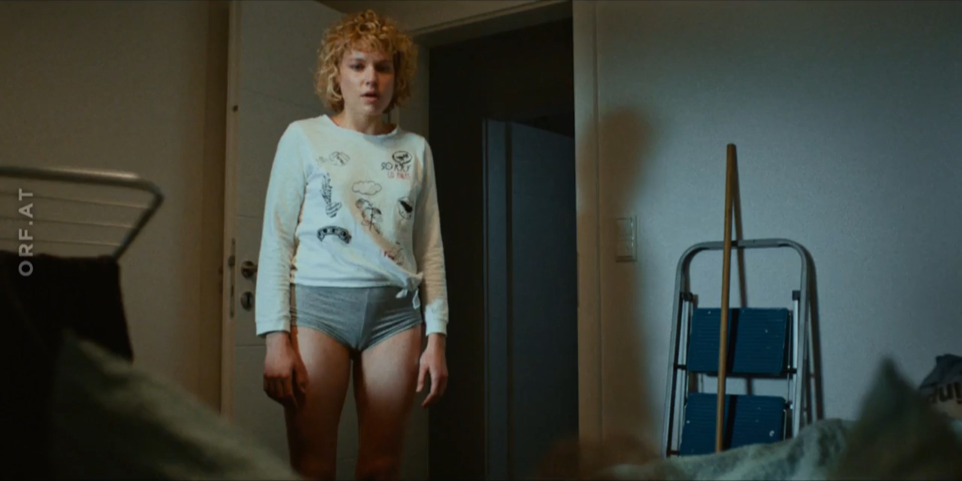 Julia Franz Richter sexy – Vier (2021)