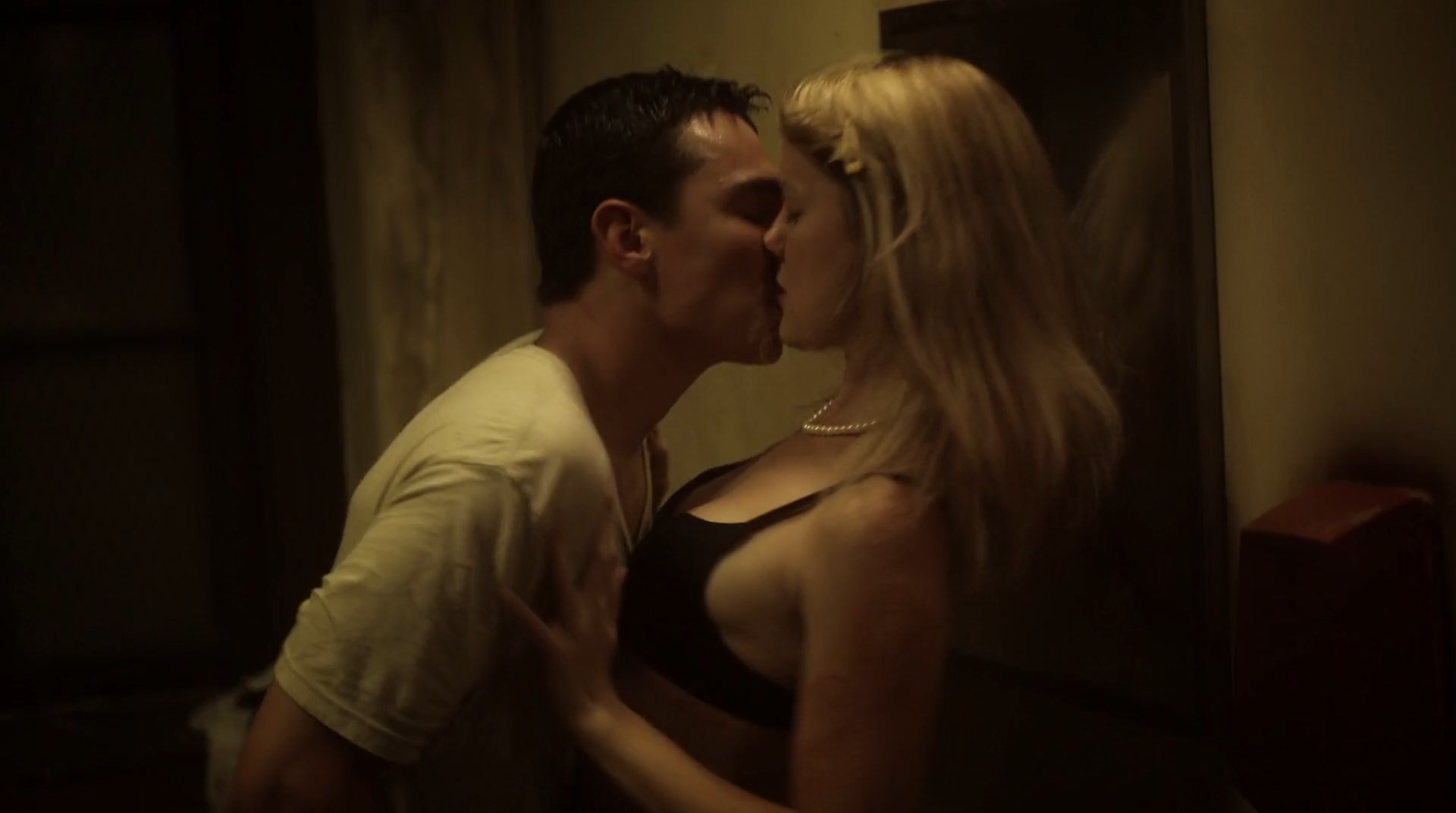 Katie Foster sexy – The Dead Ones (2019)