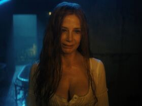 Mira Sorvino sexy – Shining Vale s02e06 (2023)