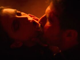 Macarena Gómez sexy – Y todos arderán (2021)