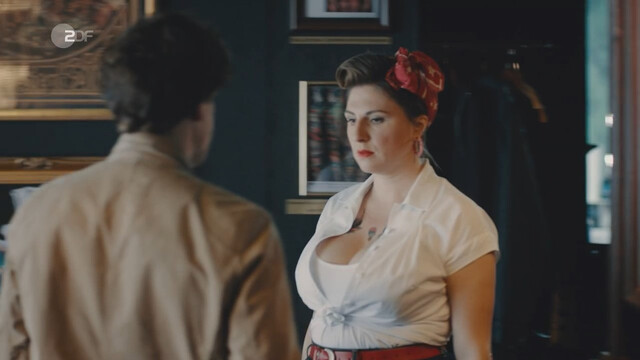 Lisa Jopt sexy – Die Chefin s13e02 (2022)