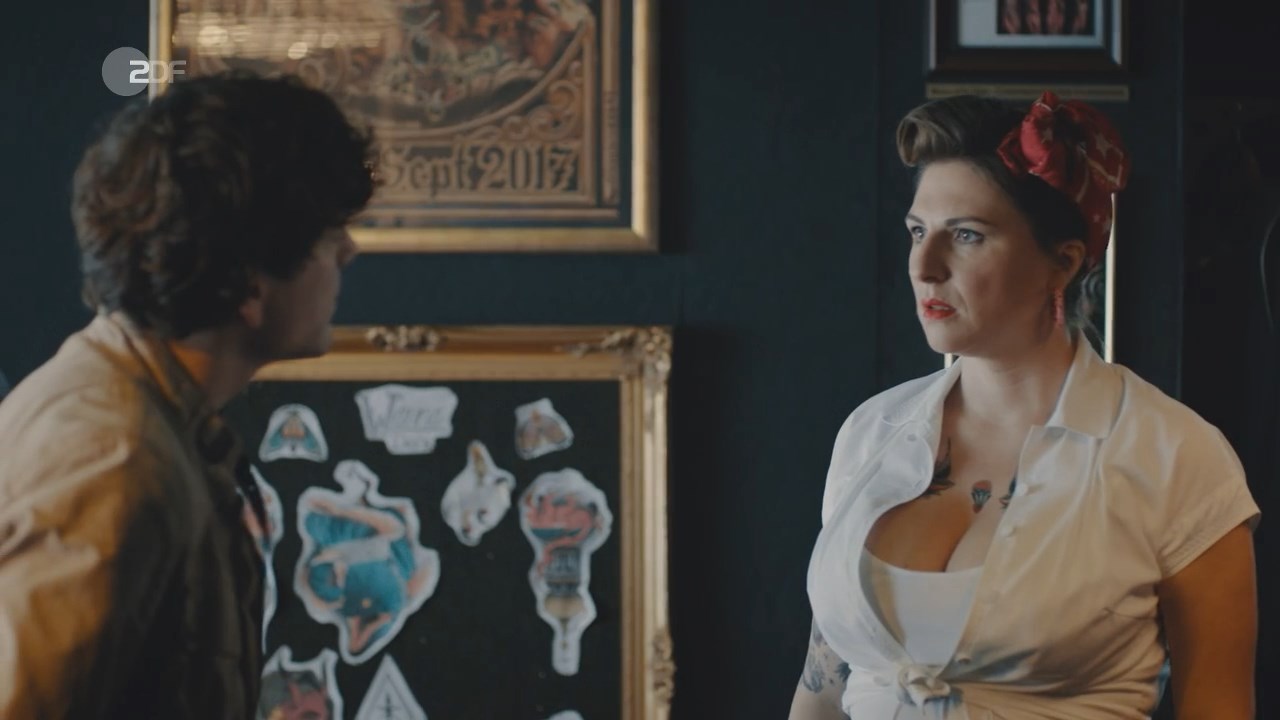 Lisa Jopt sexy – Die Chefin s13e02 (2022)