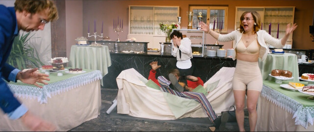 Maja Beckmann sexy – Unheimlich perfekte Freunde (2019)