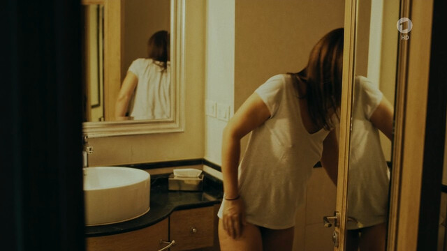 Ulrike C. Tscharre sexy – Zielfahnder Blutiger Tango (2019)