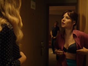 Anna Glaube sexy – Politeh s01e05e08e09 (2023)