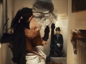 Katerina Hrachovcova nude – Můžem i s mužem (2023)