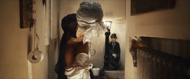 Katerina Hrachovcova nude – Můžem i s mužem (2023)