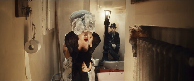 Katerina Hrachovcova nude – Můžem i s mužem (2023)