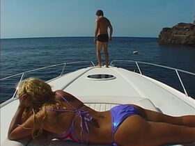 Geri Halliwell sexy – Robbie Williams s01e02 (2023)