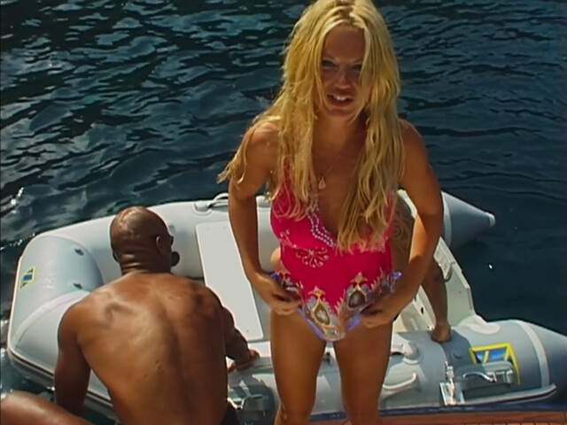 Geri Halliwell sexy – Robbie Williams s01e02 (2023)