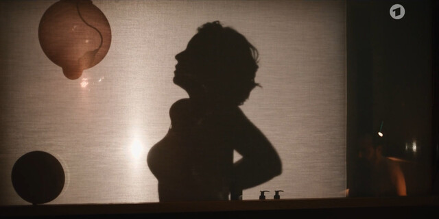 Karolina Lodyga sexy – Die Glücksspieler s01e06 (2022)