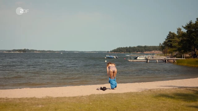 Nadine Menz sexy – Inga Lindström s18e06 (2021)