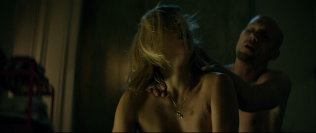 Veerle Baetens nude – D’Ardennen (2015)