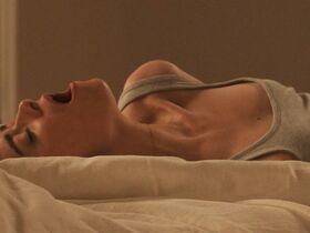 Emma Stone sexy – The Curse s01e01 (2023)