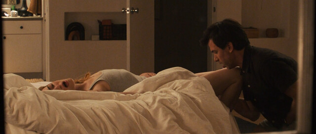 Emma Stone sexy – The Curse s01e01 (2023)