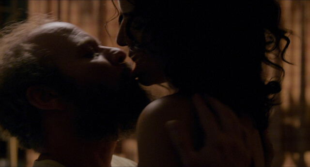 Daniela Schmidt nude – Todo lo invisible (2020)