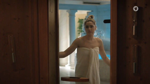 Mitsou Jung sexy – Hubert ohne Staller s11e02 (2023)