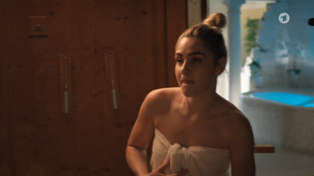 Mitsou Jung sexy – Hubert ohne Staller s11e02 (2023)