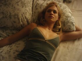 Julie Engelbrecht sexy – Ein Sommer in Südfrankreich (2016)