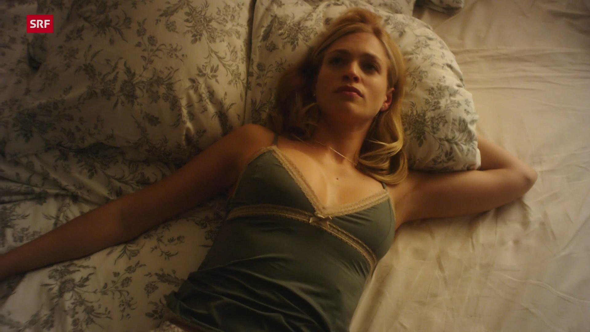 Julie Engelbrecht sexy – Ein Sommer in Südfrankreich (2016)