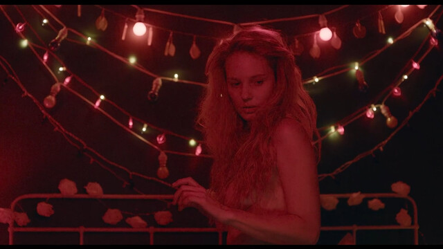 Valentine Payen-Wicaksono nude – Online Billie (2019)