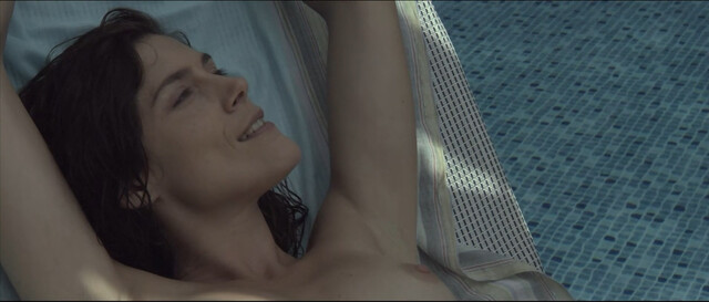 Ángela Villar nude – Otro verano (2013)