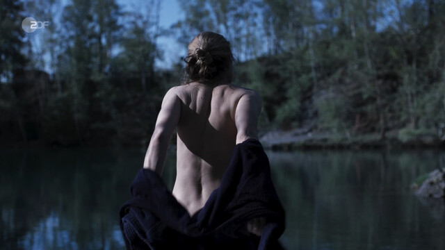 Lara Mandoki nude – Erzgebirgskrimi s01e08 (2023)