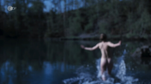 Lara Mandoki nude – Erzgebirgskrimi s01e08 (2023)