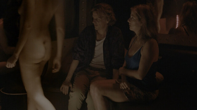 Karin Viard sexy – Une nuit (2023)