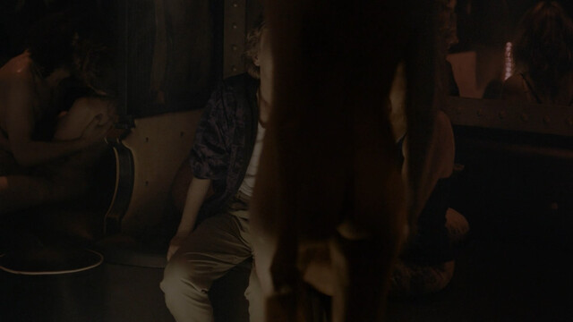 Karin Viard sexy – Une nuit (2023)