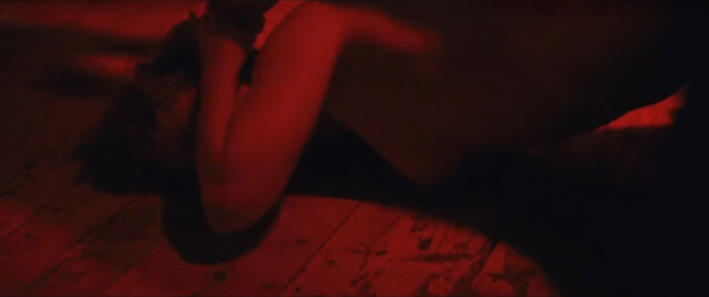 Peri Baumeister nude – Peitruss (2019)