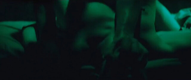 Peri Baumeister nude – Peitruss (2019)