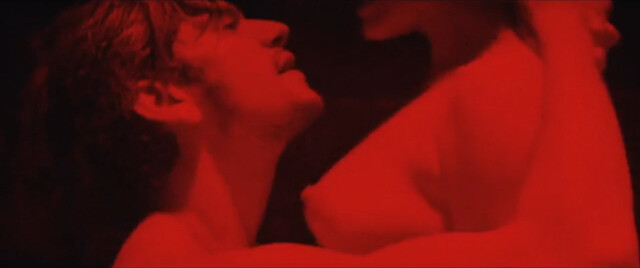 Peri Baumeister nude – Peitruss (2019)