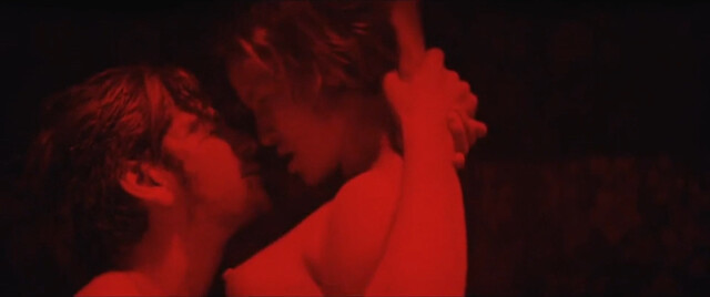 Peri Baumeister nude – Peitruss (2019)