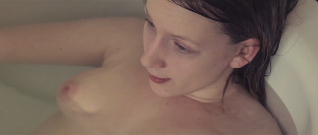 Helle Rossing nude – Pige under vand (2012)