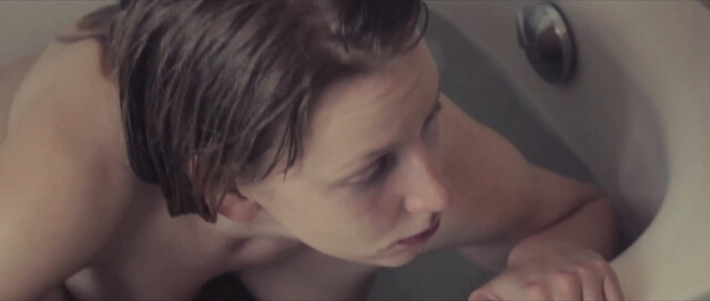 Helle Rossing nude – Pige under vand (2012)