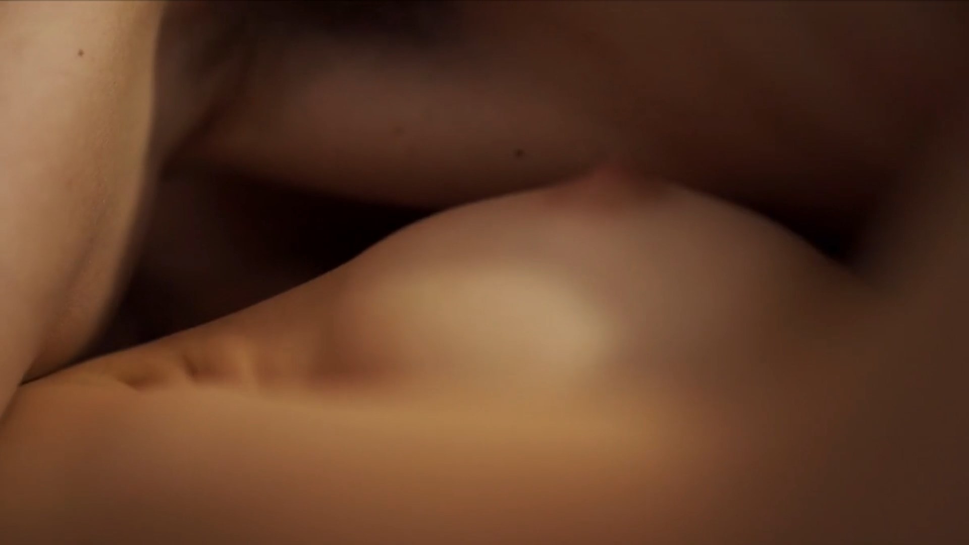 Lucrezia Mandolesi nude – L'alveare (2018)