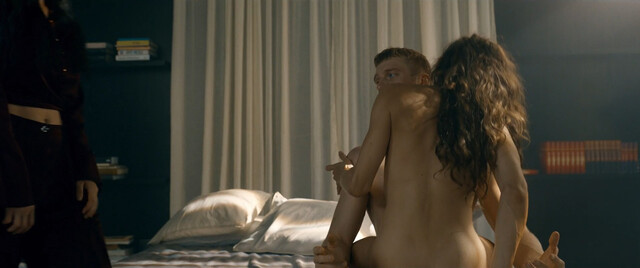 Marie-Louise Ottesen nude, Hedda Stiernstedt sexy, Sofie Torp sexy – Boundless (Den grænseløse) (2024)