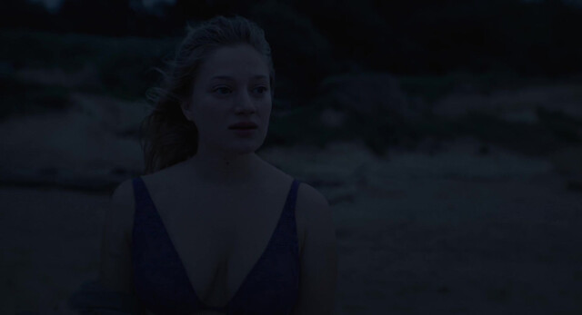 Daphné Patakia nude, Nadia Tereszkiewicz sexy - Belladone (2025)