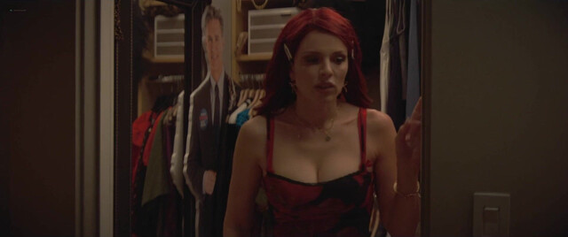 Vanessa Kirby sexy, Julia Fox sexy - Night Always Comes (2025)