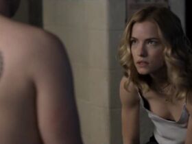 Willa Fitzgerald sexy - Dare Me s01e04 (2019)