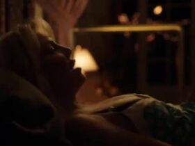 Heather Locklear sexy - Flirting with Forty (2008)