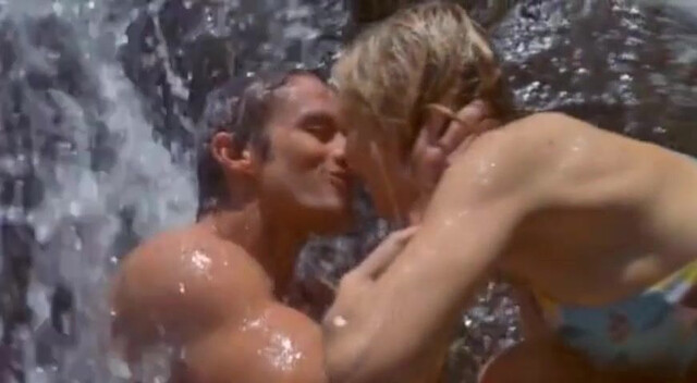 Heather Locklear sexy - Flirting with Forty (2008)