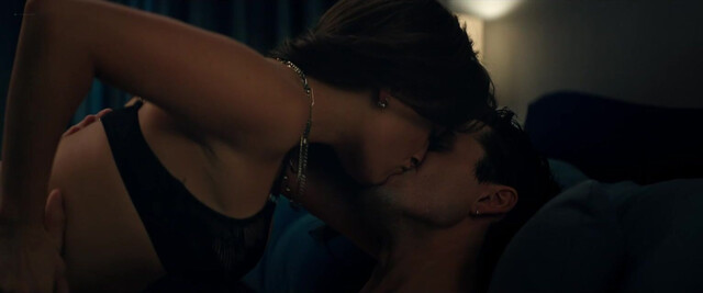 Madelyn Cline sexy, Chase Sui Wonders sexy, Sarah Pidgeon sexy - I Know What You Did Last Summer (2025)