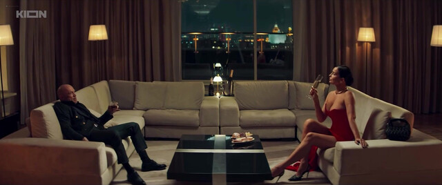 Yana Anosova nude, Emiliya Chunosova nude, Lolita Taborko nude, etc - Zhizn po vyzovu (2025)