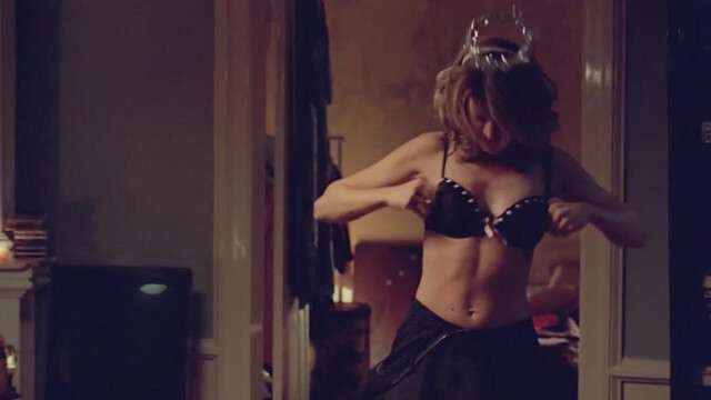 Mille Dinesen nude - Nynne (2005)