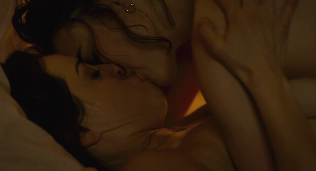 Margaret Qualley nude, Aubrey Plaza nude, Sarah J. Bartholomew sexy - Honey Don't! (2025)