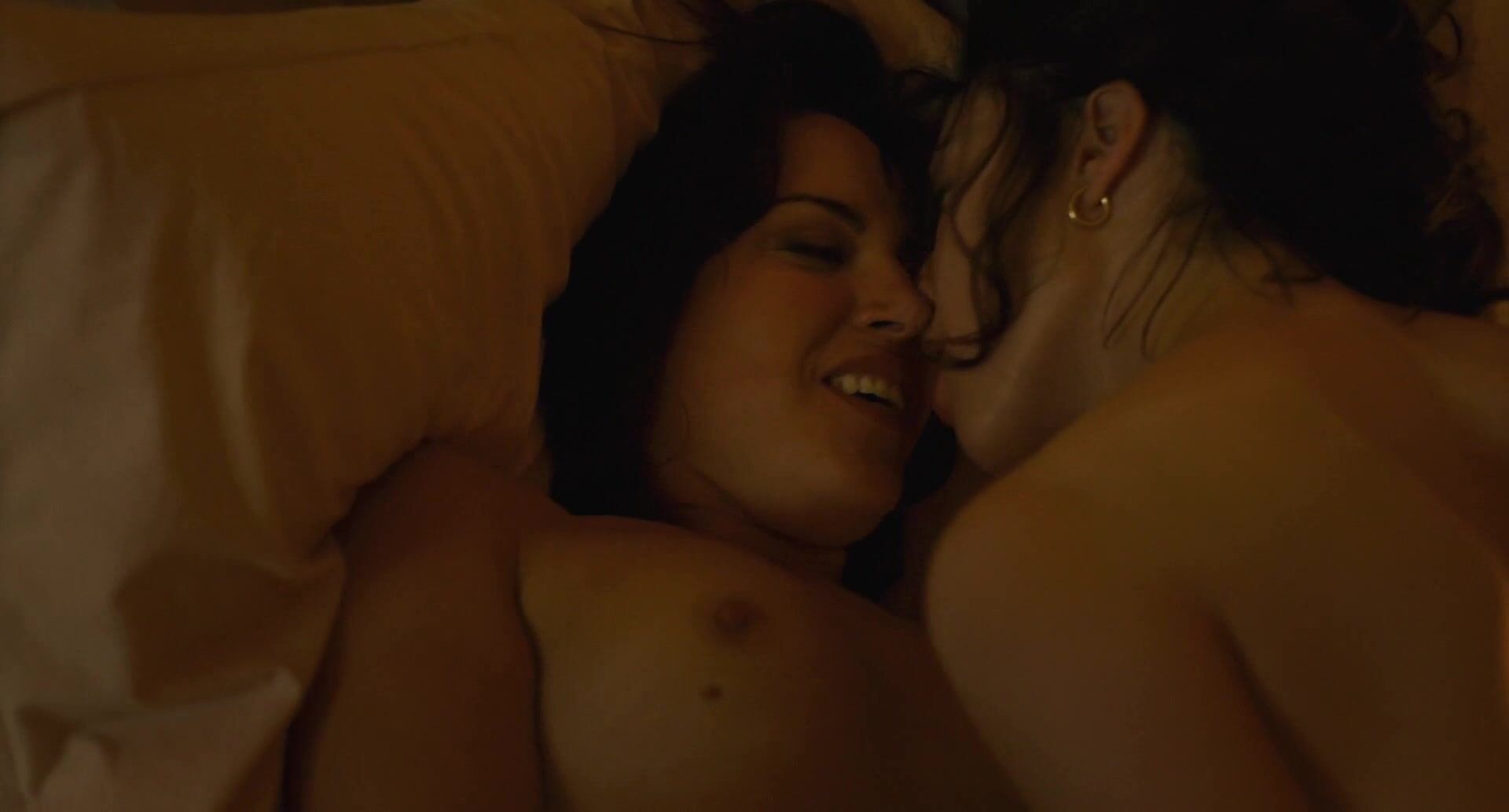 Margaret Qualley nude, Aubrey Plaza nude, Sarah J. Bartholomew sexy - Honey Don't! (2025)