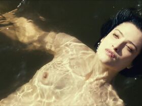 Lera Abova nude - Honey Don't! (2025)